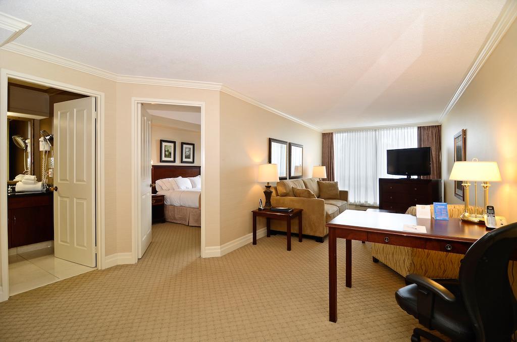 Best Western Plus Ottawa Downtown Suites 객실 사진
